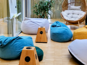 zdjęcie stacji ładujących w akwarium w cinibie